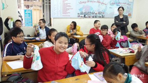 Đỏ mặt khi học về giới tính, nhận quần lót từ giáo viên - ảnh 12