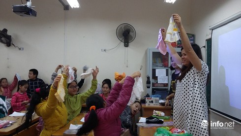 Đỏ mặt khi học về giới tính, nhận quần lót từ giáo viên - ảnh 5