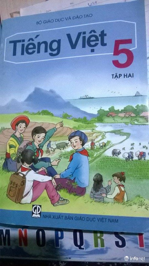 Cô trò hoang mang vì bài đọc ở sách giáo khoa lẫn lộn “trái”, “phải” - ảnh 2