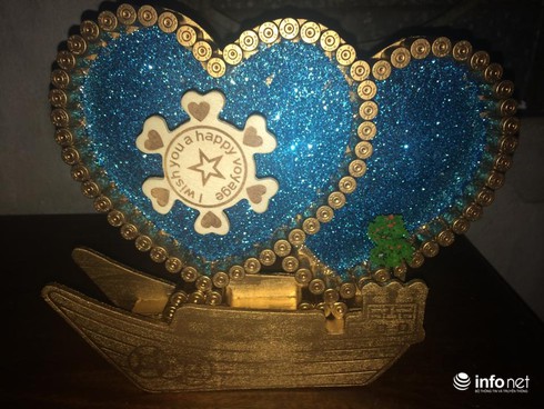 Tặng bạn gái vỏ đạn ngày 8/3 - ảnh 1