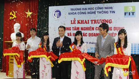 Trường ĐH Công nghệ đưa sinh viên tới gần hơn với doanh nghiệp - ảnh 2