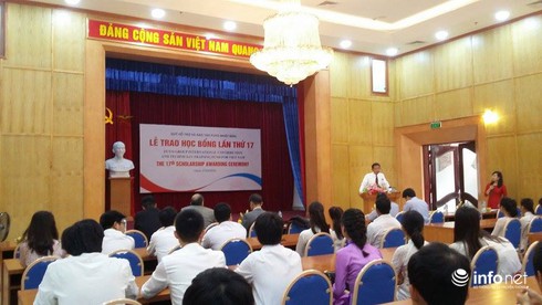 Trao học bổng tổng trị giá hơn 500 triệu đồng cho sinh viên xuất sắc - ảnh 1