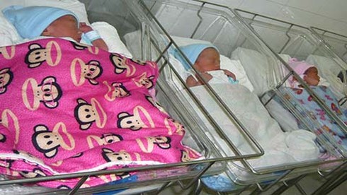 3 bé trong ca sinh 5 đã có thể về với mẹ - ảnh 1