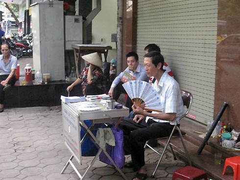 Xót lòng người dân phải mưu sinh dưới nắng nóng - ảnh 5