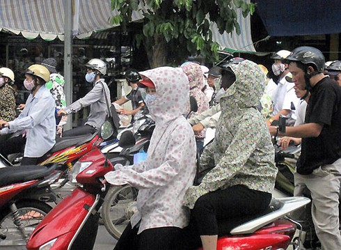 Xót lòng người dân phải mưu sinh dưới nắng nóng - ảnh 11