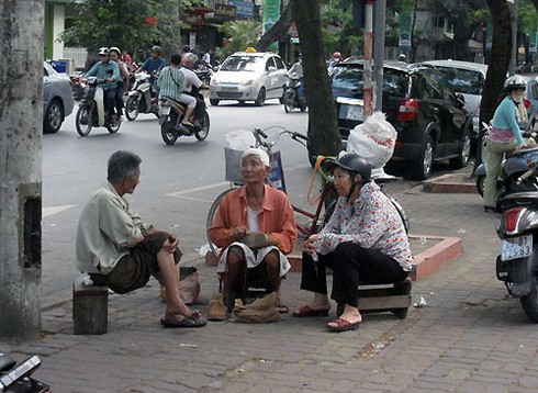 Xót lòng người dân phải mưu sinh dưới nắng nóng - ảnh 8
