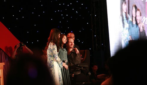 Chi tiền khủng mời Nick Vujicic sang VN: Vô ích hay vô giá? - ảnh 2