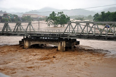 Mưa lũ phía Bắc: Người chết, đường bị cô lập - ảnh 9