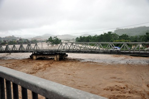 Mưa lũ phía Bắc: Người chết, đường bị cô lập - ảnh 10