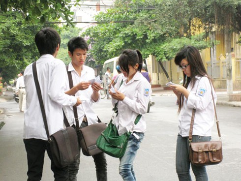 Bộ GD-ĐT xác nhận có clip tiêu cực thi tốt nghiệp - ảnh 1