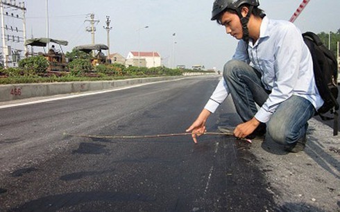 Mới thông xe, mặt cầu nghìn tỷ đã như ‘luống khoai’ - ảnh 1