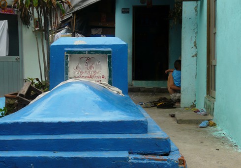 TP.HCM: Rờn rợn cảnh sống với... người chết - ảnh 11