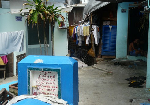 TP.HCM: Rờn rợn cảnh sống với... người chết - ảnh 13