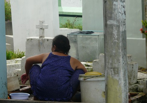 TP.HCM: Rờn rợn cảnh sống với... người chết - ảnh 14