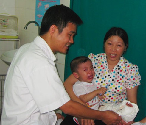 Nối bàn chân đứt rời, bỏng lạnh cho bệnh nhi nhỏ tuổi nhất - ảnh 1