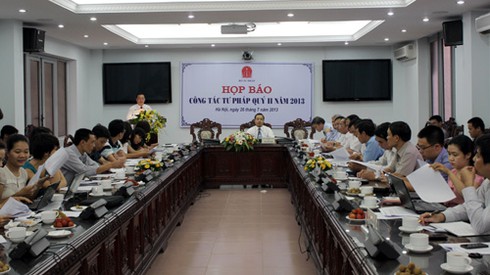 Kết hôn đồng tính: Thay “cấm” bằng “không thừa nhận” - ảnh 1