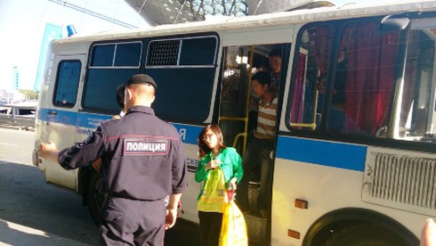 Chùm ảnh 31 người VN lưu trú bất hợp pháp ở Nga được đưa về nước - ảnh 5