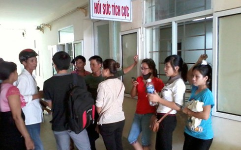 Bệnh nhân sốc thuốc chết, người nhà phá BV, đánh bác sỹ - ảnh 3