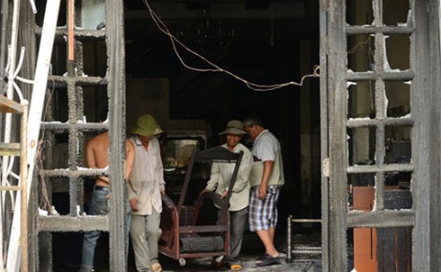 Cháy nhà 3 tầng, nhiều sinh viên la hét, hoảng loạn - ảnh 1