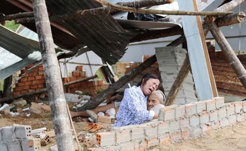 Diễn tập ứng phó động đất: Quần chúng đóng... như thật! - ảnh 2