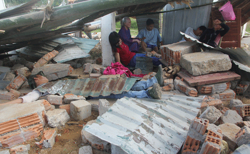 Diễn tập ứng phó động đất: Quần chúng đóng... như thật! - ảnh 8