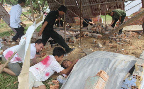 Diễn tập ứng phó động đất: Quần chúng đóng... như thật! - ảnh 9