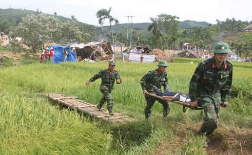 Diễn tập ứng phó động đất: Quần chúng đóng... như thật! - ảnh 10