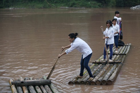 Nơi học trò vượt sông Kỳ Cùng hung dữ đi học - ảnh 4