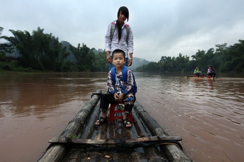 Nơi học trò vượt sông Kỳ Cùng hung dữ đi học - ảnh 7