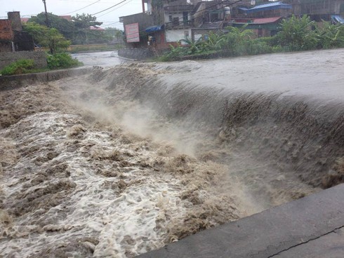 Đi khai giảng bị lũ cuốn trôi, một học sinh tử vong - ảnh 1