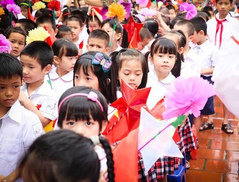 Án phạt trong ngày khai trường - ảnh 1