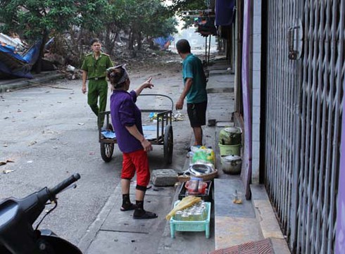 Sơ tán khẩn cấp các hộ dân gần TTTM Hải Dương - ảnh 1