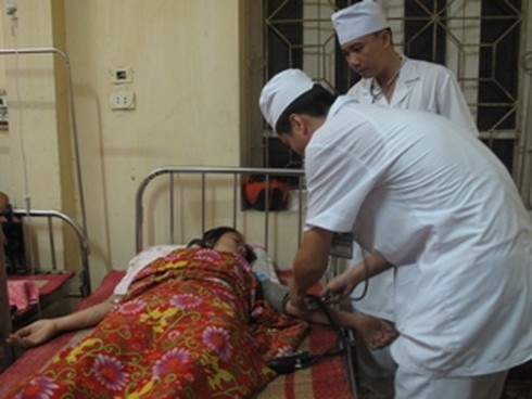 Học sinh ngộ độc tại Mường Nhé: Dưa chuột nhiễm hóa chất - ảnh 1