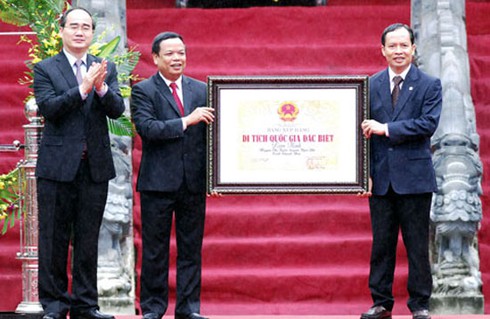 Lam Kinh tưng bừng nhận bằng di tích Quốc gia đặc biệt - ảnh 1