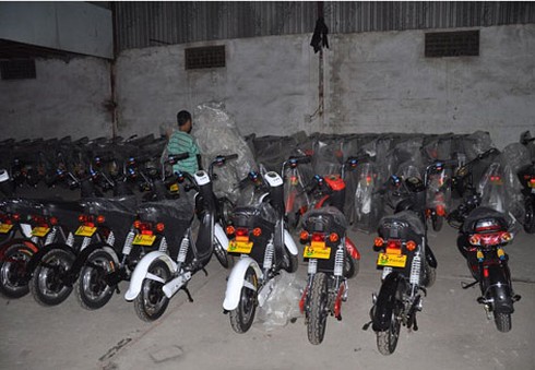 Phát hiện kho xe đạp điện không rõ nguồn gốc - ảnh 1