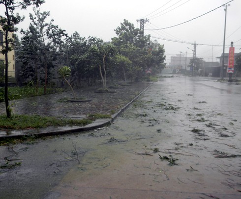 Bão số 10 vào Miền Trung: Những thiệt hại ban đầu - ảnh 5