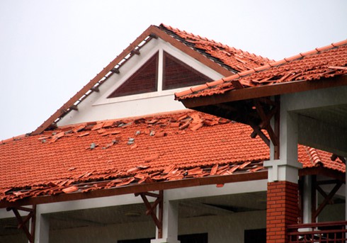 Bão số 10 vào Miền Trung: Những thiệt hại ban đầu - ảnh 2