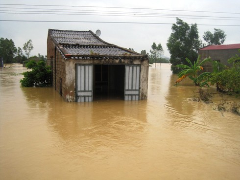 Thanh Hoá: Cận cảnh tiếp tế hàng trăm hộ dân trong vùng lũ - ảnh 21
