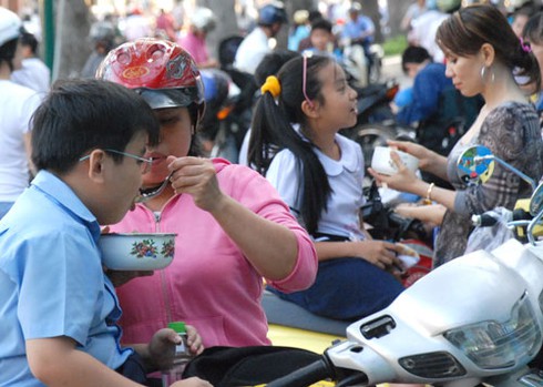 Nhật ký những ngày kinh hoàng chở con đi học thêm - ảnh 1