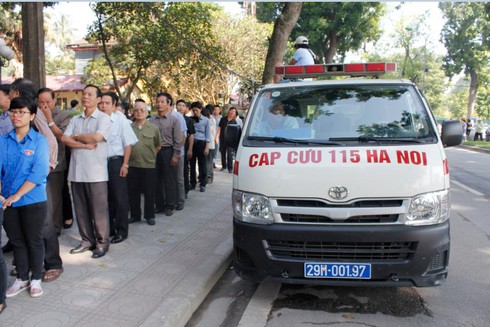 Cử đội cấp cứu túc trực để hỗ trợ người dân tới tiễn biệt Đại tướng - ảnh 1