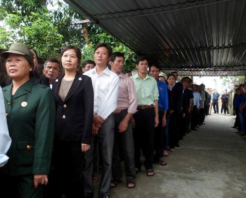 Quảng Bình: Người dân đội mưa viếng Đại tướng Võ Nguyên Giáp - ảnh 14