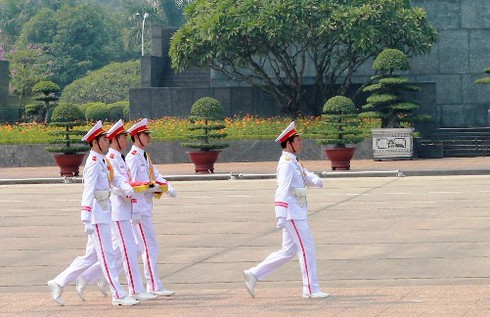 Hạ cờ rủ Quốc tang Đại tướng trên Quảng trường Ba Đình - ảnh 2