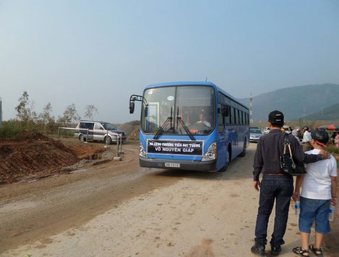 Quảng Bình: Nhiều đoàn xe các tỉnh đang chờ Đại tướng trở về - ảnh 6