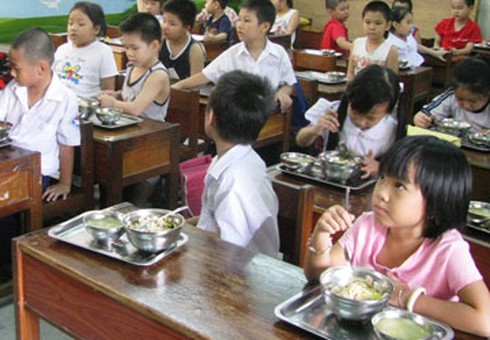 Bớt xén suất ăn HS tiểu học Tân Lập 1: Lãnh đạo trường đổ lỗi cho nhau - ảnh 1