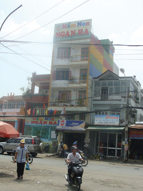 Dạy trẻ nói dối, dắt trẻ đi “trốn”... thanh tra - ảnh 1