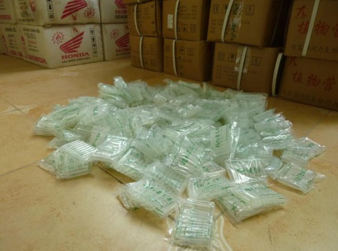 Phát hiện xe tải chở đầy thuốc kích thích rau mầm tăng trưởng - ảnh 1