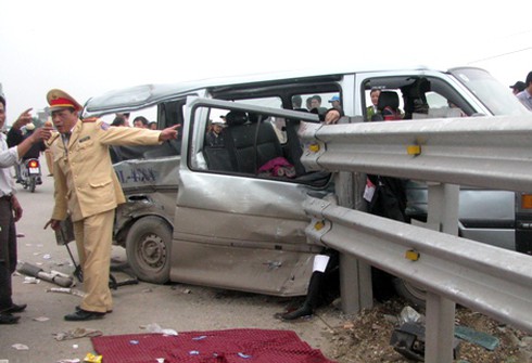 Nữ công nhân quên mình cứu đoàn tàu thoát nạn - ảnh 1