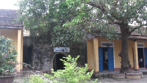 Văn bia Hán Nôm: Dầm mưa dãi nắng, xuống cấp nghiêm trọng - ảnh 2