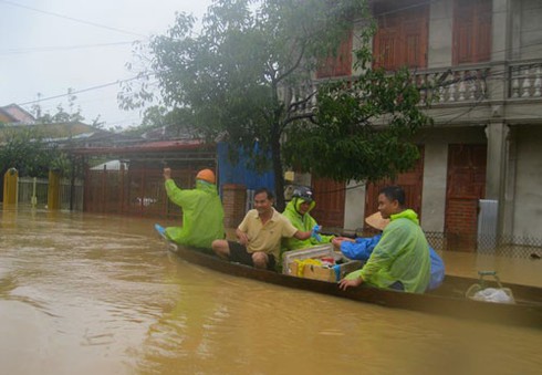 Lũ dâng cao, phố cổ Hội An chìm trong biển nước - ảnh 12