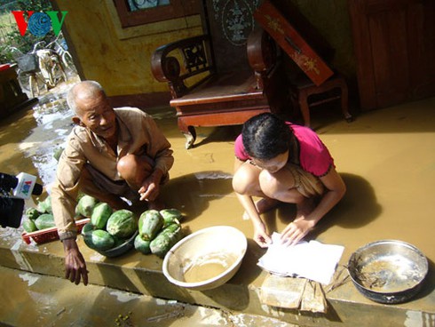 Tận mắt thấy rốn lũ: Chỉ còn lại bùn và rác - ảnh 2